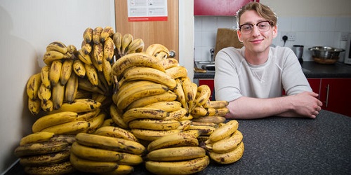 Nash konsumsi 150 buah pisang tiap minggu.(express.co.uk)