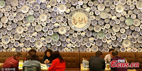 Sebanyak 5 ribu porselen menghiasi restoran unik ini.(ecns.cn)