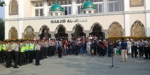 Proses upacara militer di Masjid Al-Jihad.(Shy)