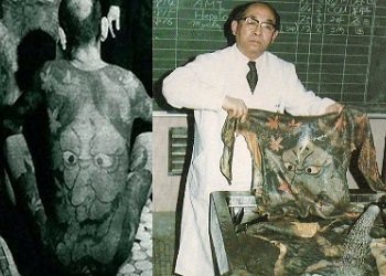 Dr. Katsunari & tato mayat.(magnusmundi.com)