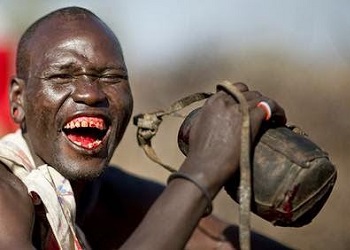 Ritual minum darah suku Maasai.(bbs)