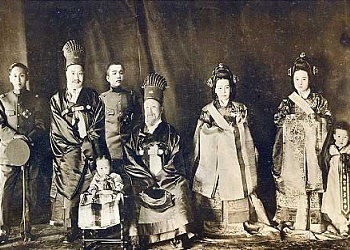 Anggota kerajaan terakhir dinasti joseon tahun 1910 via photosofwar.net.(anehdunia.com)