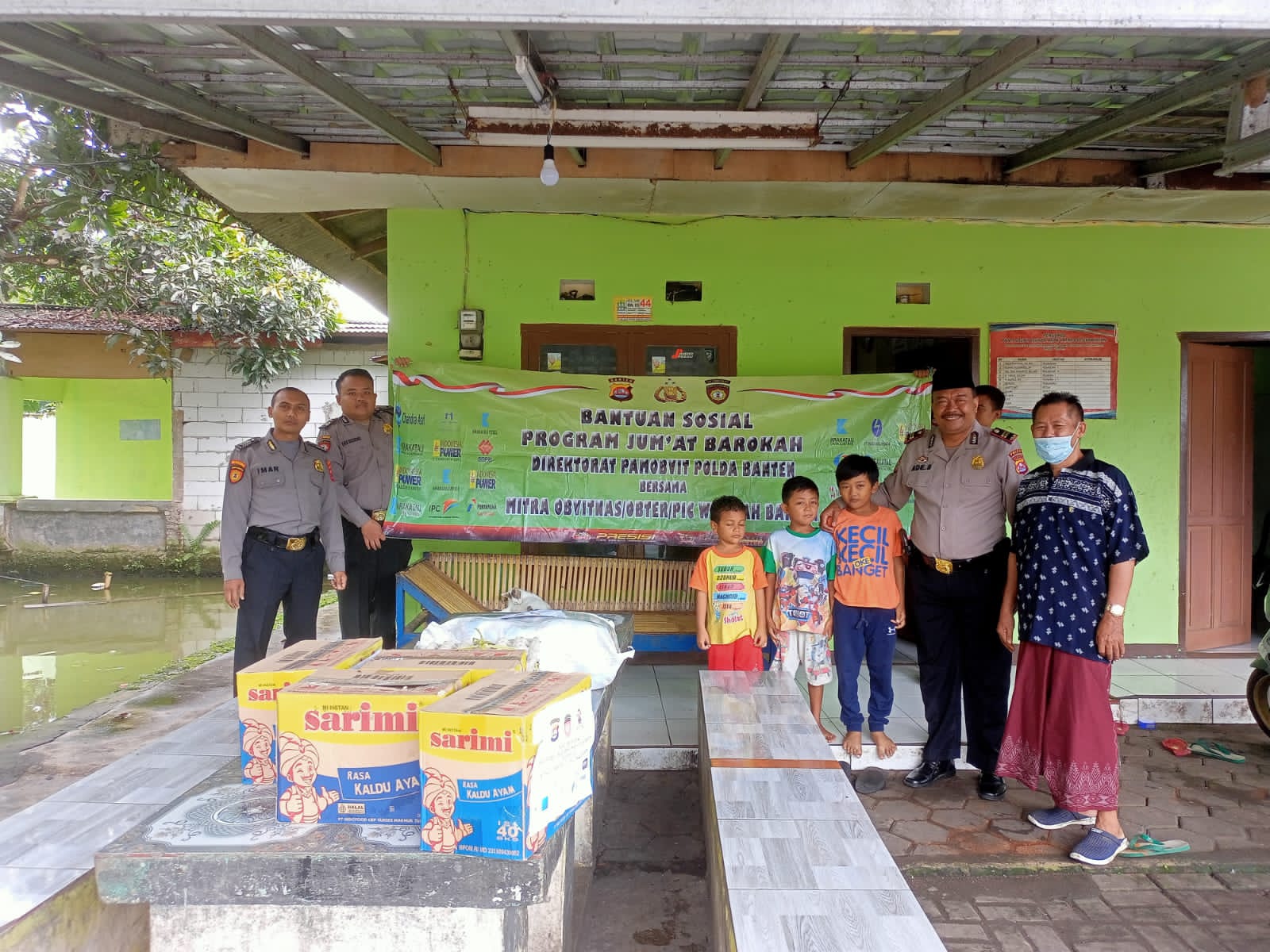 Ditpamobvit Polda Banten Berikan Santunan Sembako Ke Yayasan Yatim Piatu
