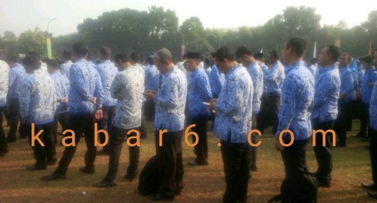 ASN Pemkot Tangsel apel upacara di Lapangan Cilenggang.(yud)