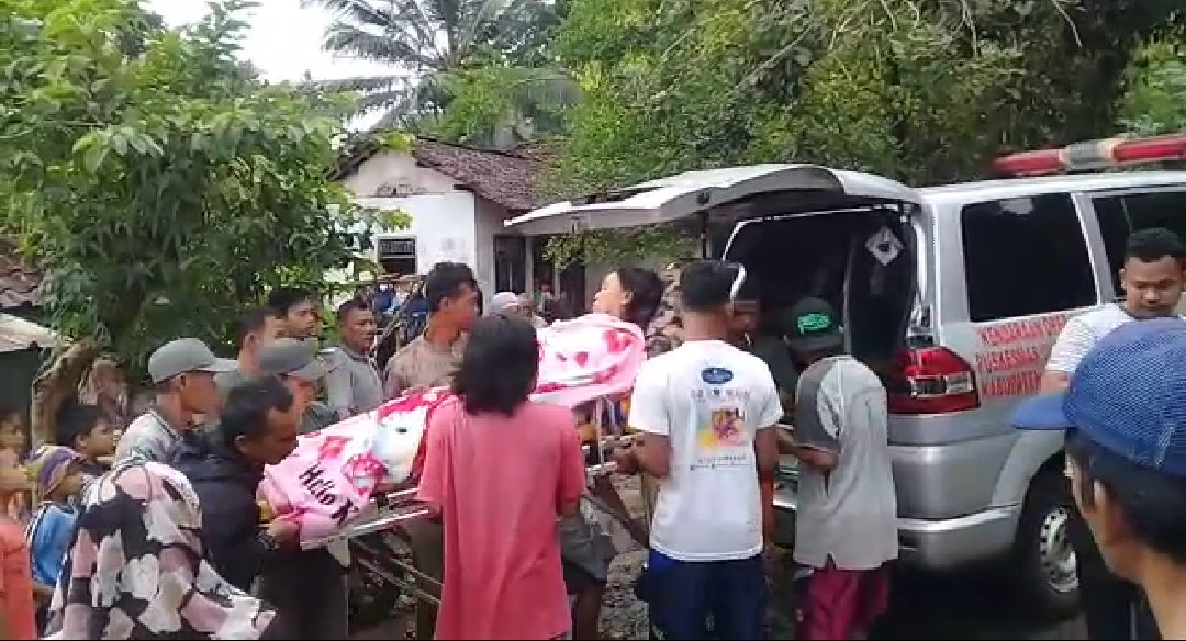 Ibu Hamil di Pandeglang Tertimpa Reruntuhan Rumahnya Akibat Longsor