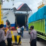 Personel Ditpamobvit Polda Banten Patroli di Pelabuhan ASDP Merak dan Pintu Tol Merak