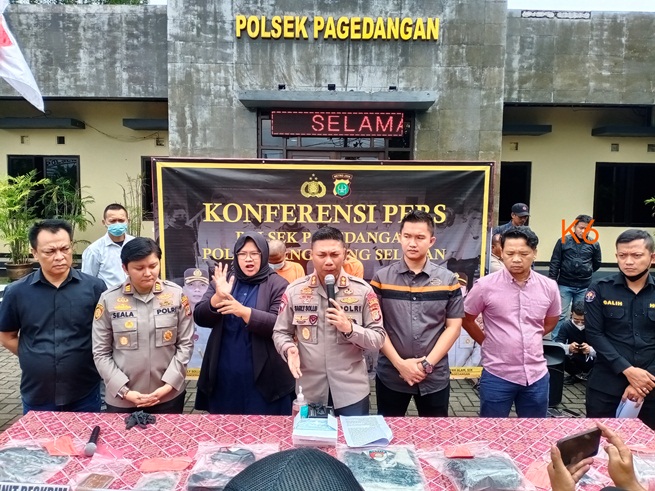 Kapolres Tangerang Selatan, Ajun Komisaris Besar Sarly Sollu di Mapolsek Pagedangan