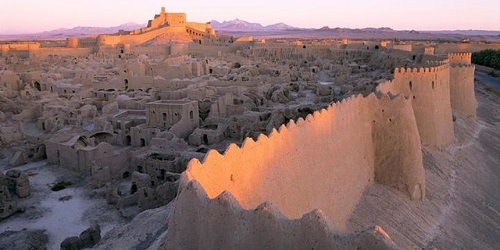 Dinding Arg-e Bam yang kokoh.(National Geographic)