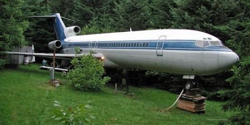 Pesawat Boeing 727 yang diubah jadi tempat tinggal.(odditycentral.com)