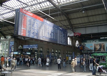 Stasiun Zurich Hauptbahnhof, Swiss.(bbs)