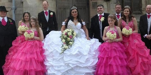 Markham dengan gaun pengantin yang berbobot fantastis.(bbs)