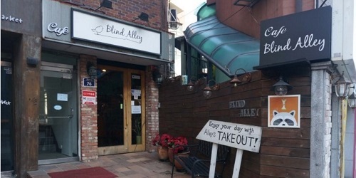 The Blind Alley Cafe.(The Koreascope)