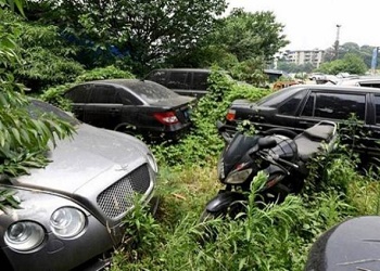 Pembuang mobil mewah di Chengdu.(bbs)