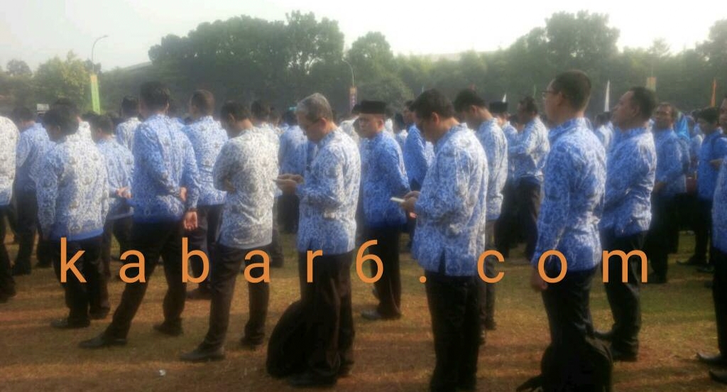 ASN Pemkot Tangsel apel upacara di Lapangan Cilenggang.(yud)