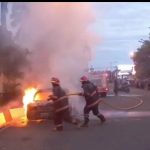 Melintas di Depan Pendopo Bupati Pandeglang, Mobil Sedan Tiba-tiba Terbakar