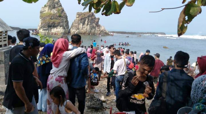 Pantai Sawarna, Primadona Bagi Wisatawan Lokal di Banten 