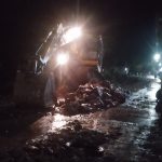 Hingga Larut Malam UPTD PJJ Pandeglang Terus Perbaiki Jalan Picung Munjul