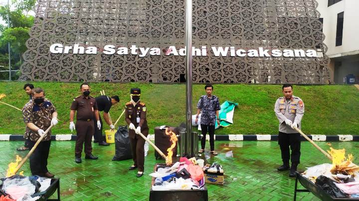 Pj Gubernur Banten Datangi Stadion Benteng, Lampu Ruangan VIP Mati Dua Kali.(oke)