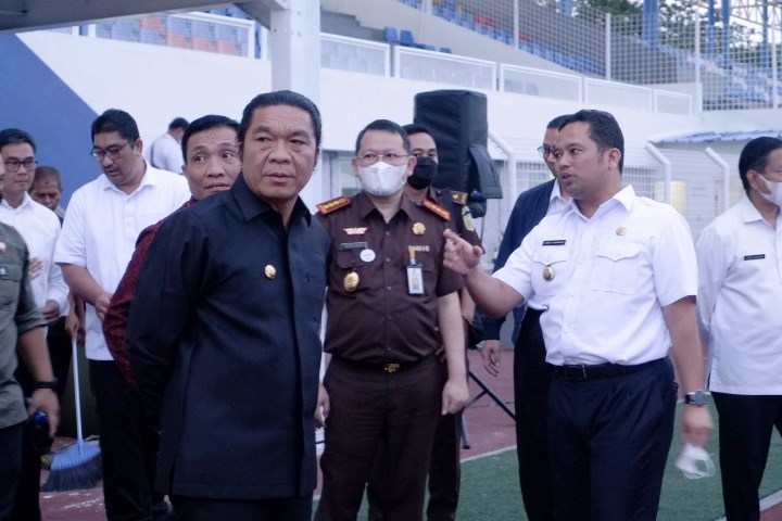 Pj Gubernur Banten Datangi Stadion Benteng, Lampu Ruangan VIP Mati Dua Kali.(oke)