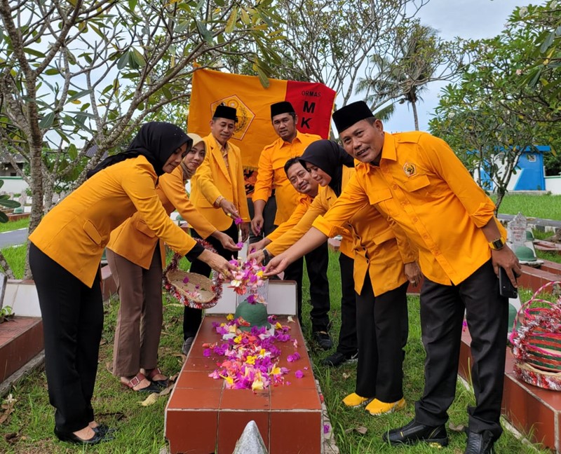 HUT ke-63, DPD Ormas MKGR Banten Tabur Bunga ke Makam Sesepuh Partai Golkar